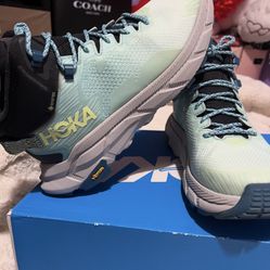 HOKA SIZE 7.5 WOMAN 