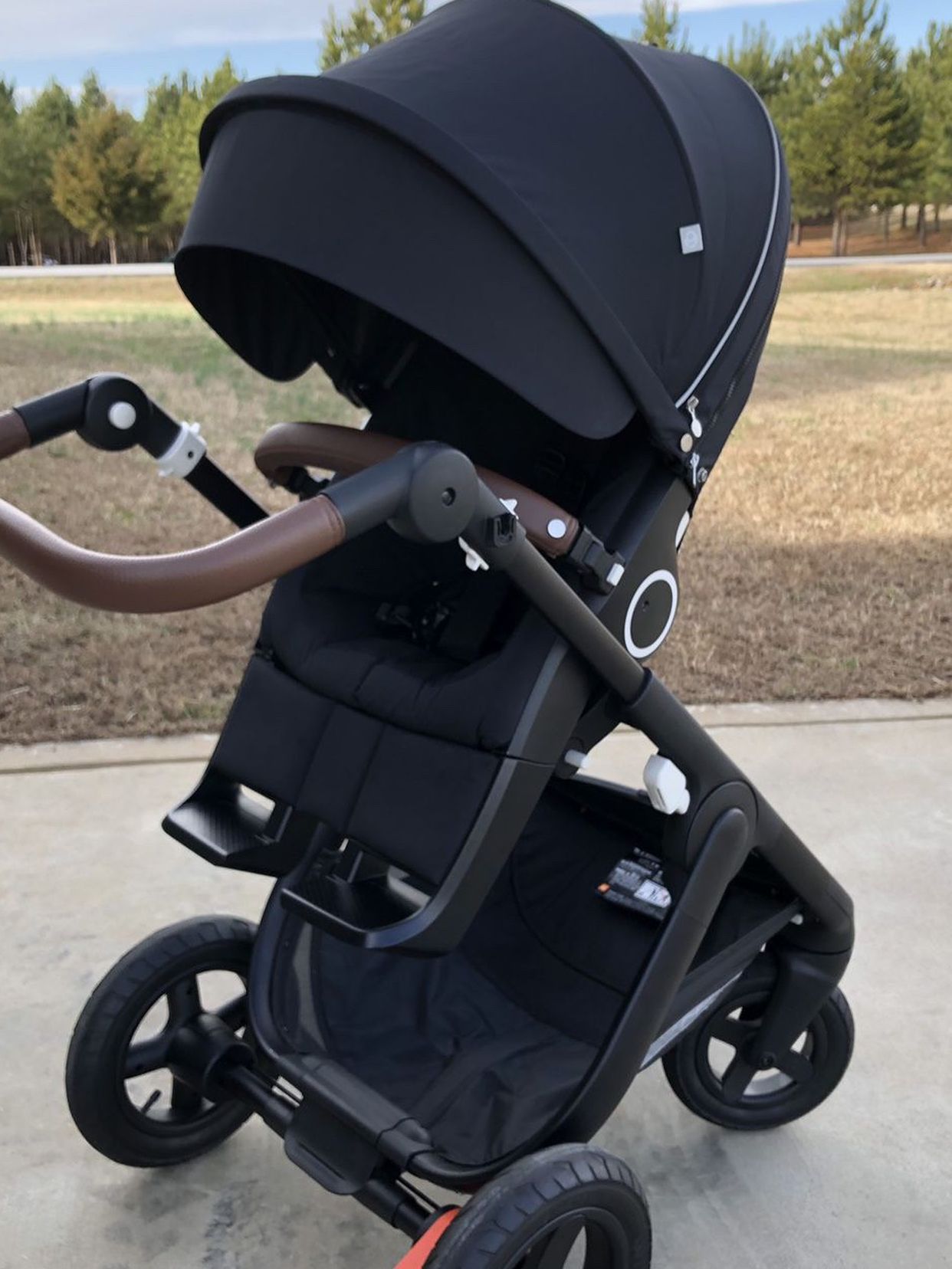 Stokke Trailz - All Terrain stroller with brown leather handles! Excellent condition!