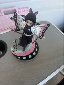 MegaHouse Gals Series figure depicts Shinobu Kocho from Demon Slayer holding her Nichirin sword.