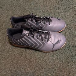  Girls Puma Indoor Soccer Shoes Size 4 