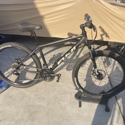 Fuji Adventure Bike