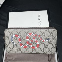 Ladies Gucci wallet 