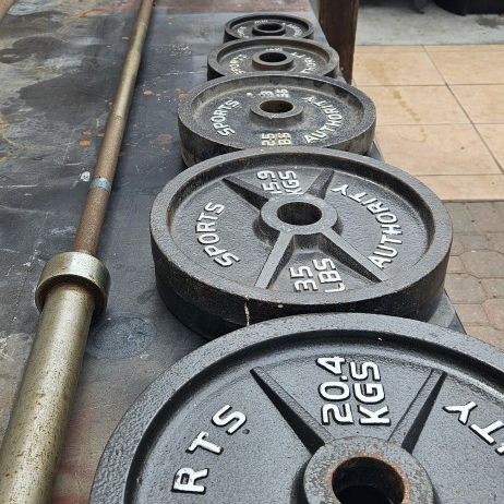 Weight set, 2 COUNT of each, 45lbs,35lbs,25lbs,10lbs, and 5lbs, with 7foot barbell ALL STEEL (cash only)