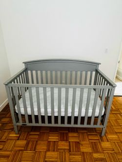 Crib with mattress in great shape for sale $35 Dlls OBO