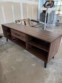 Entertainment center
