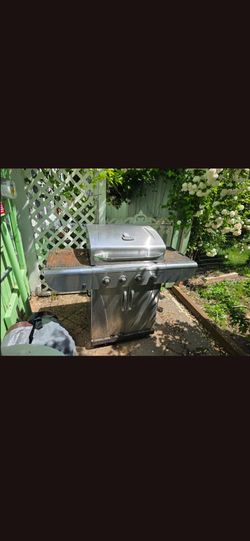 Charbroil Grill 4 burner