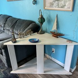Cute Triangle Table 