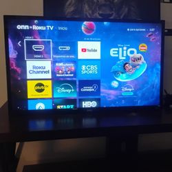 *Last Day* Roku Tv 32" + Remote Control + Wall Mount