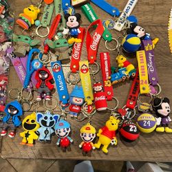 Keychains!!! Labubu Mickey Spider Man Mario Pooh Starbucks Star Wars Many More!!! 