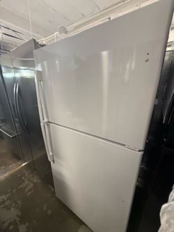 White Top-Freezer Refrigerator