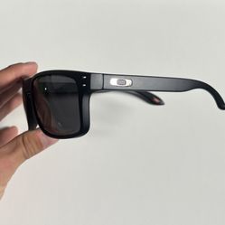 Oakley Mens sunglasses