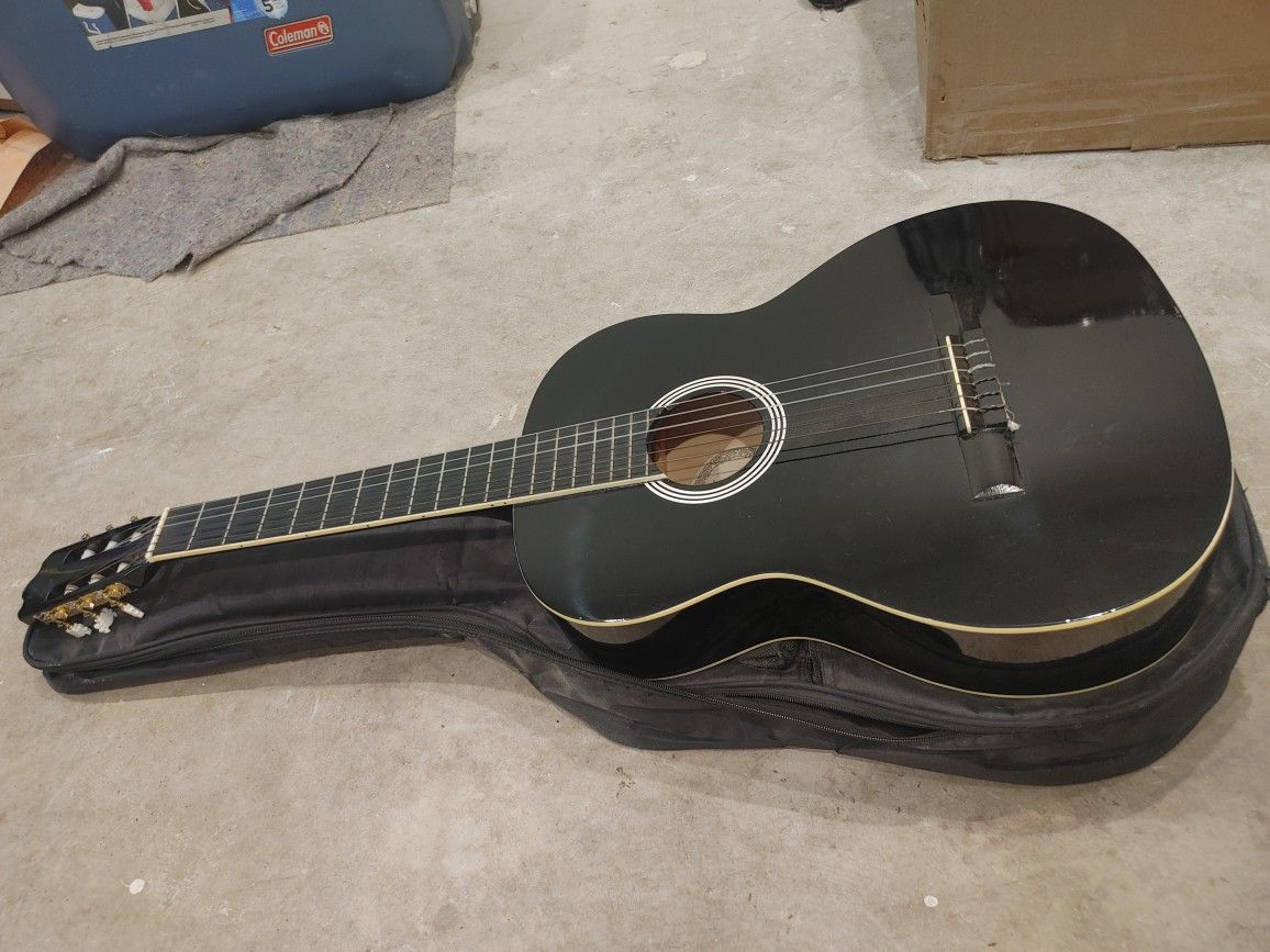 Ashton CG44BK Classical Guitar w/ Case (MSRP: $129)