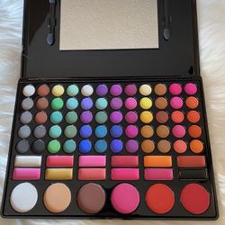 Eyeshadow Palette +🎁