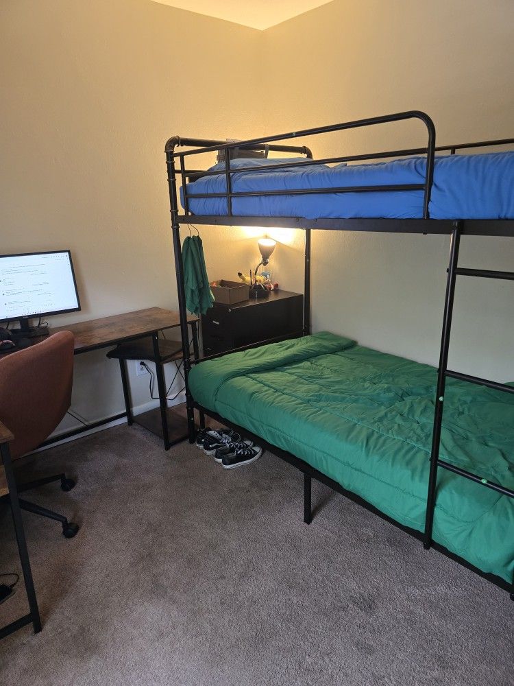 Twin Bunk Bed With Matresses