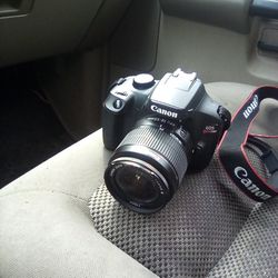 Canon EOS Rebel T100 18-55mm Zoom Lens