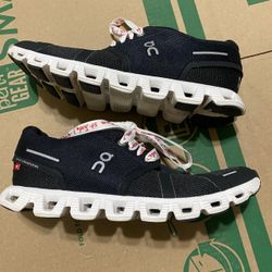 On Cloud Shoes with St. Jude Laces Women’s size 8