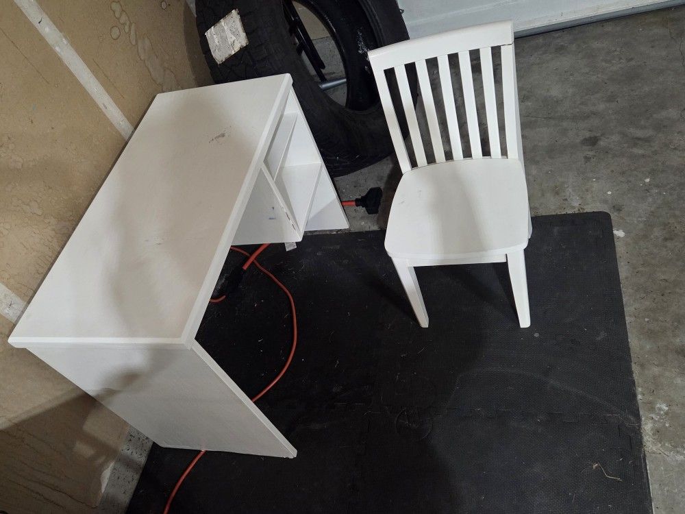 Free kids desk and chair