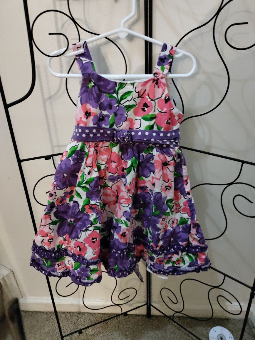 Flowered Dress With Roset On Front
