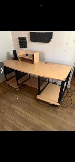 Computer desk