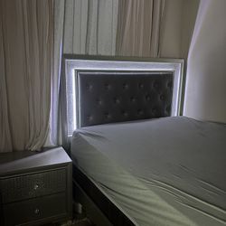 Queen Bedroom Light Up Set