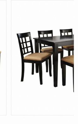 Dining Furniture Set Of Table And 4 Chairs. Barley Used. They Are Like New