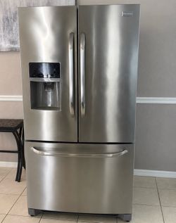 Frigidaire 2 door fridge with bottom freezer