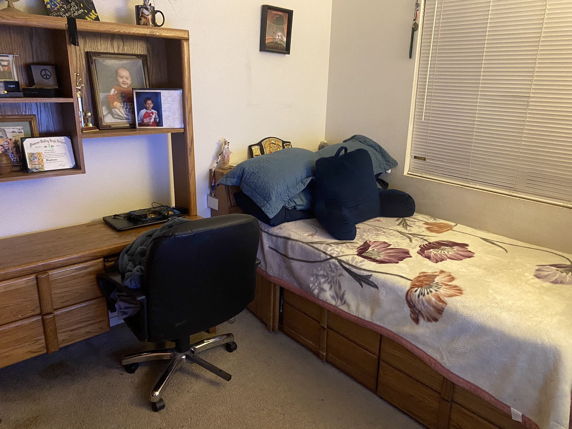 Bedroom Set For Sale!! $275 Twin Size Bed