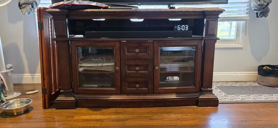 Ashley Furniture W701-88 is the Roddinton 72" TV Stand
