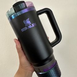 STANLEY QUENCHER 30 oz - NWT - LIMITED EDITION - BLACK CHROMA COLOR 