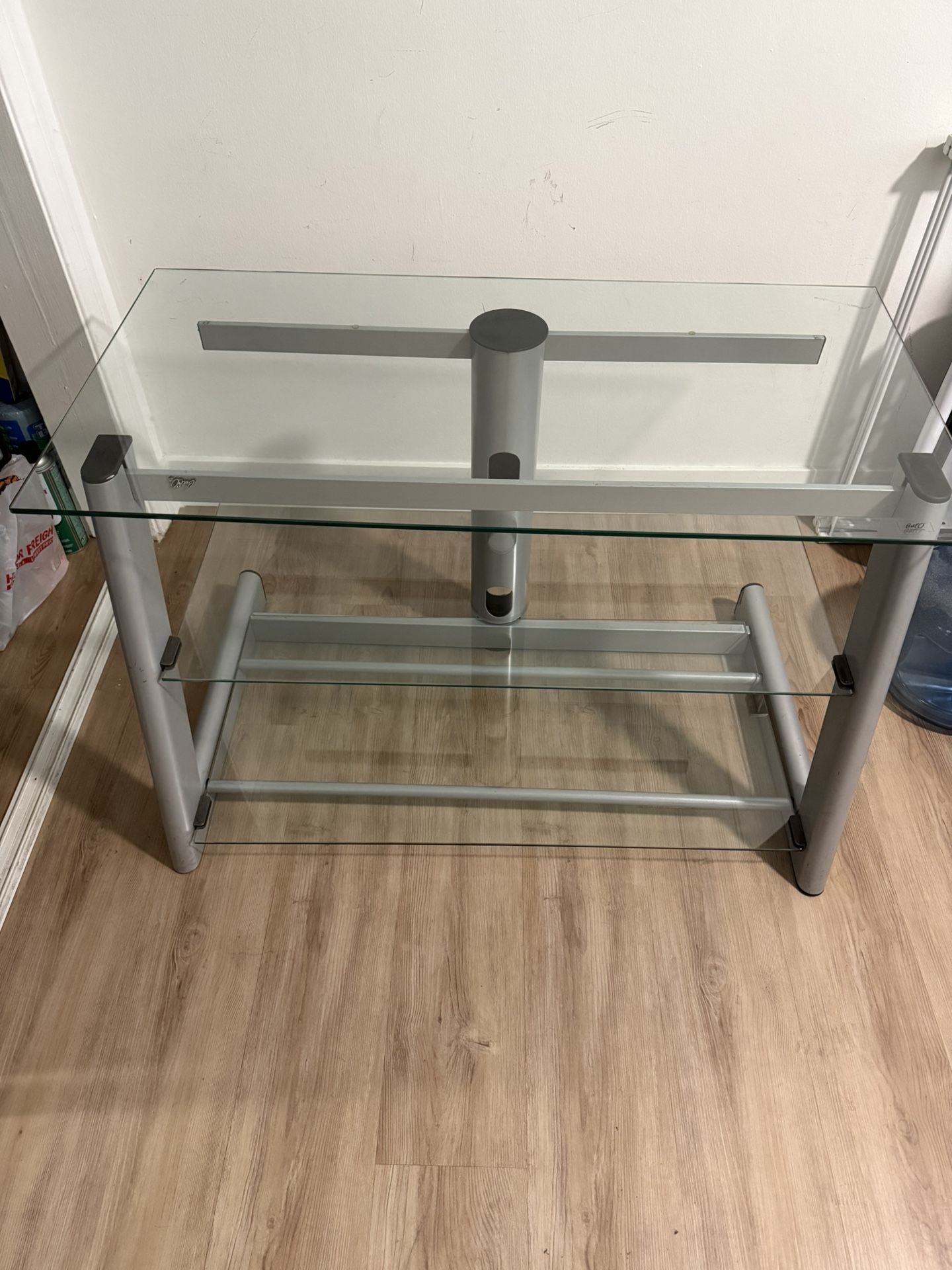 Bell’O glass tv stand