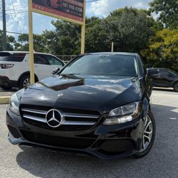 2017 Mercedes-Benz C-300🚗