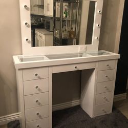 Vanity Desk With Mirror 
