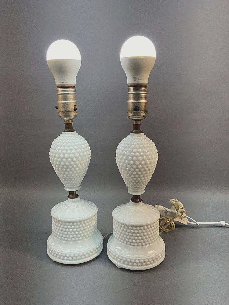 Beautiful Rare Vintage 1950s Fenton Hobnail Milk Glass Table Laboudoir lamps