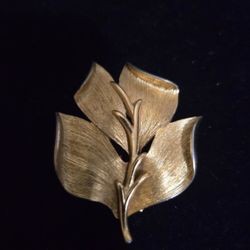 Vintage Monet Gold Tone Leaf Brooch Signed Textured 2” Classic Statement Pin