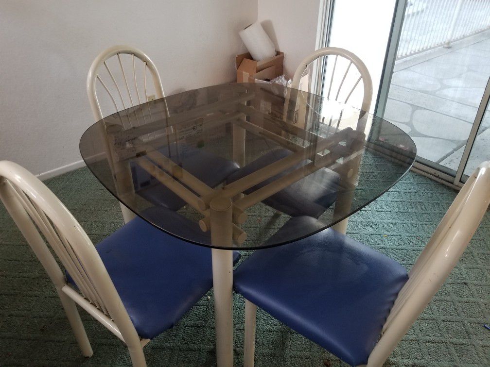 Kitchen/Dining Table with 4 chairs