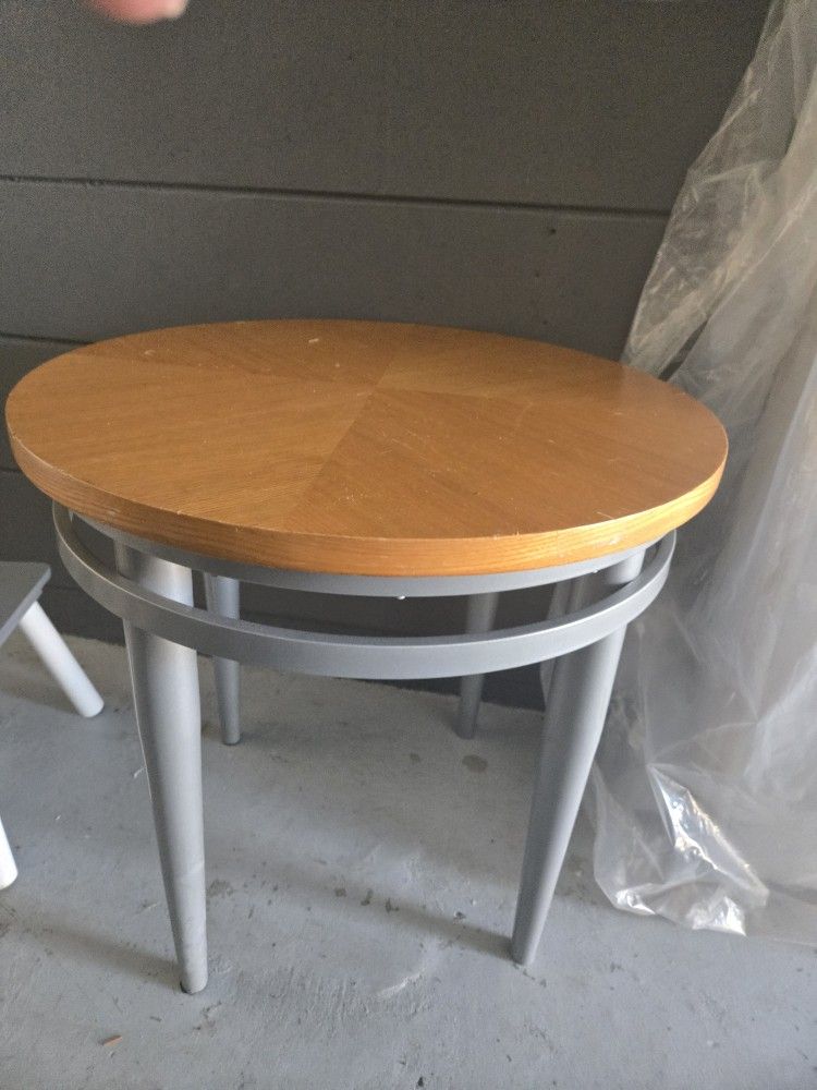 Side table/Accent table/Reading Table