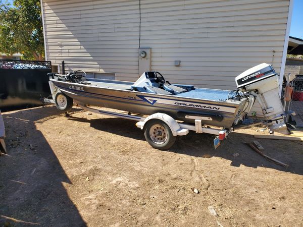 Grumman 1749 aluminum bass boat