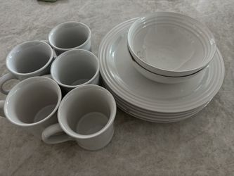 Le Creuset White Dinnerware Set 