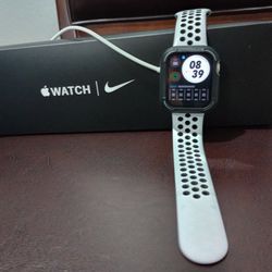 Nike Apple Watch SE