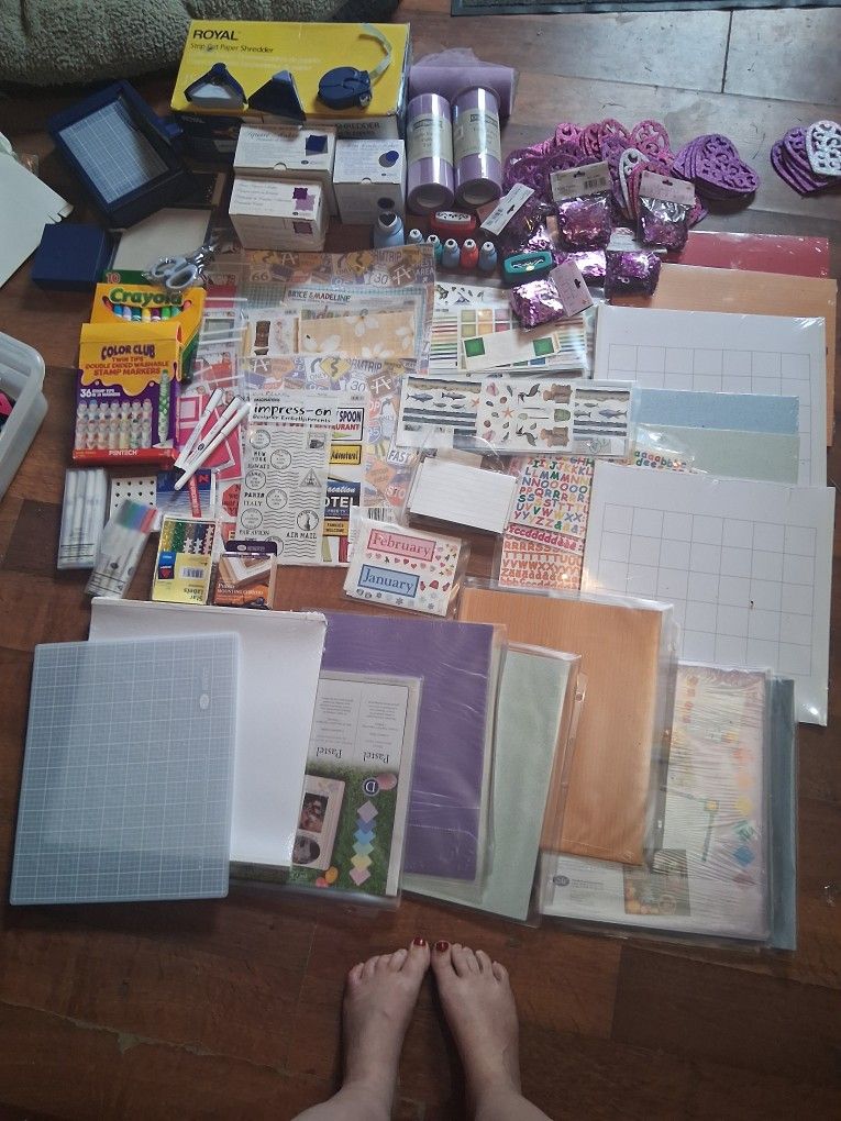 Scrapbooking Lot