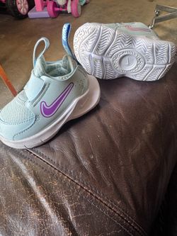 Nike Flex Runner 3 size 3c