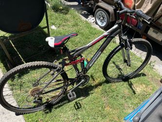 Mongoose ledge 2.1 mountain bike