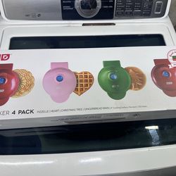Dash Mini Maker 4-Pack (Waffle/Pancake Makers) – New