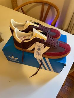 New Maroon men’s sambas 7.5
