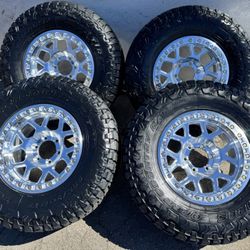 Kmc 444 Beadlock Mesa 17x9 6x139.7 +0 Offset With Toyo R/T Trail 285/70R17 Tires🔥🔥🔥