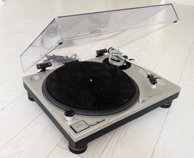 Technics Turntable SL 1200 mk2 (OBO)