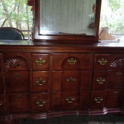 9 drawer Dresser With 2 Matching Nightstands