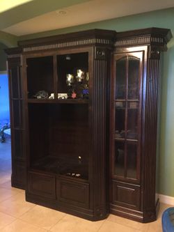 Entertainment center