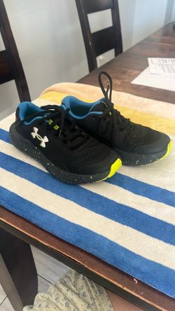 4Y under armor tennis shoes