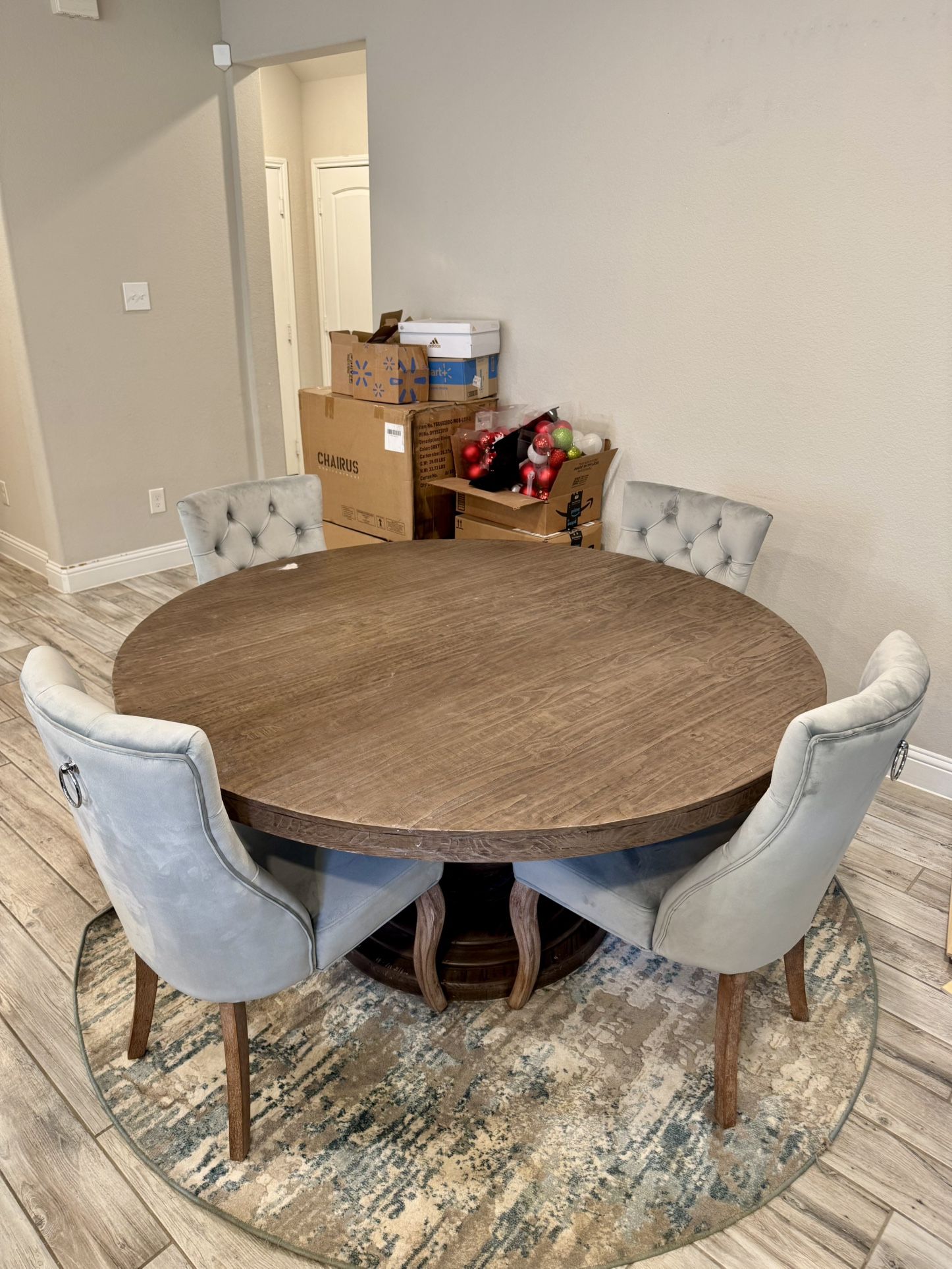 Dining Table & Chairs 